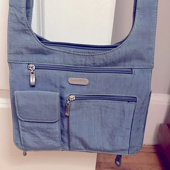 Baggallini Blue/Lime Nylon Multi-Pocket Crossbody Bag w/ Detachable Change Purse - Picture 9 of 15